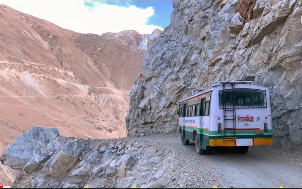 Bus service restored on old Junga route after 35 days Bus service restored on old Junga route after 35 days HIMACHAL HEADLINES