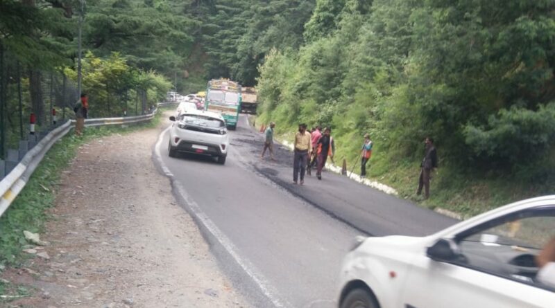 Weekend-Tourists make beeline to queen of hills HIMACHAL HEADLINES