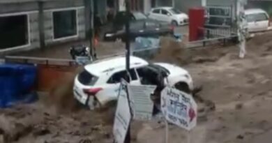 SW Monsoon wreak havoc in HP, roads shops and vehicles washed away HIMACHAL HEADLINES