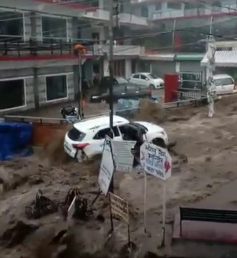 SW Monsoon wreak havoc in HP, roads shops and vehicles washed away HIMACHAL HEADLINES