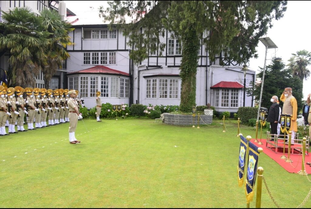 Rajendera Vishwanath Arlekar takes oath as new Guv of HP Rajendera Vishwanath Arlekar takes oath as new Guv of HP HIMACHAL HEADLINES