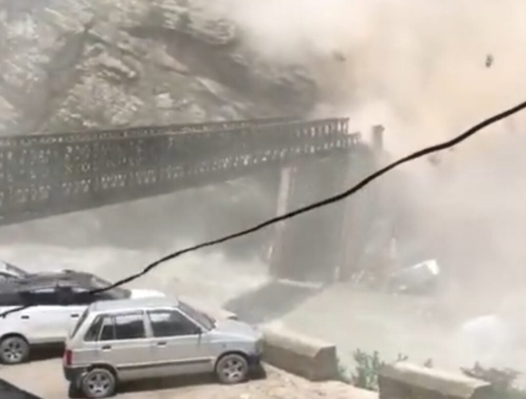 Nine tourists dies as rock hit a cab on Sangla -Chitkul highway in Kinnuar HIMACHAL HEADLINES