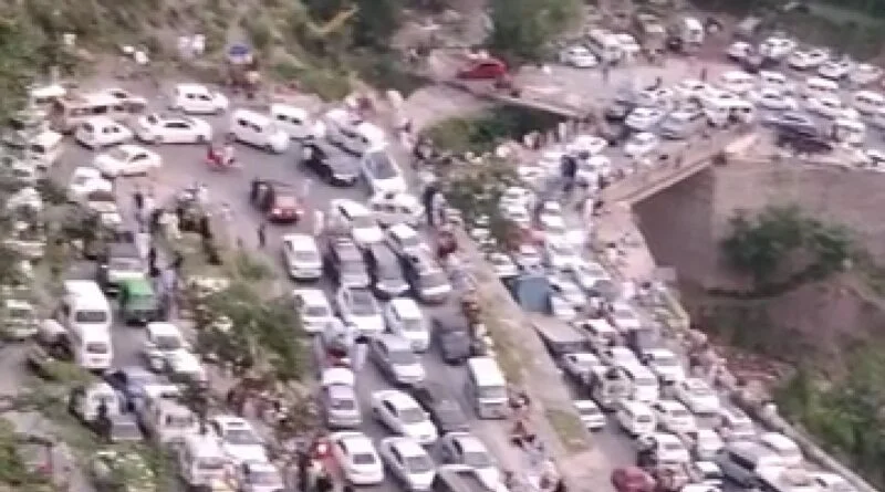 No massive traffic jam in HP;Govt urges to avoid misleading info HIMACHAL HEADLINES