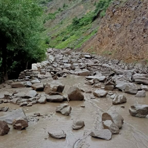 Two missing each injured after cloud burst at Tozing nallah Two missing each injured after cloud burst at Tozing nallah HIMACHAL HEADLINES
