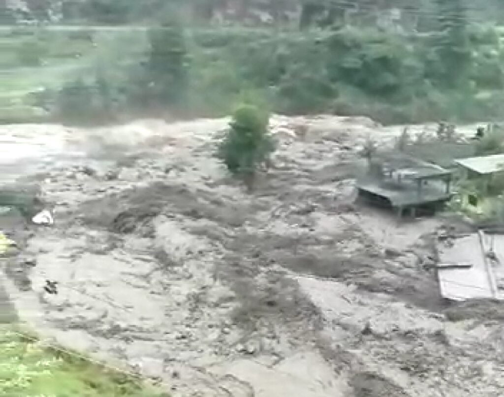Six sustain injuries after washing away in rain water Six sustain injuries after washing away in rain water HIMACHAL HEADLINES