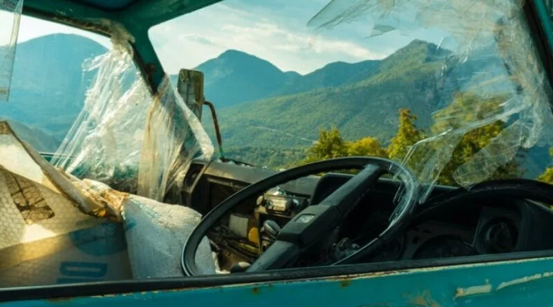 Seven sustain injuries bus & truck collided at Sarkaghat HIMACHAL HEADLINES