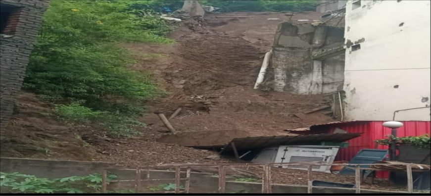One die in a landslide at Parwanoo One die in a landslide at Parwanoo HIMACHAL HEADLINES