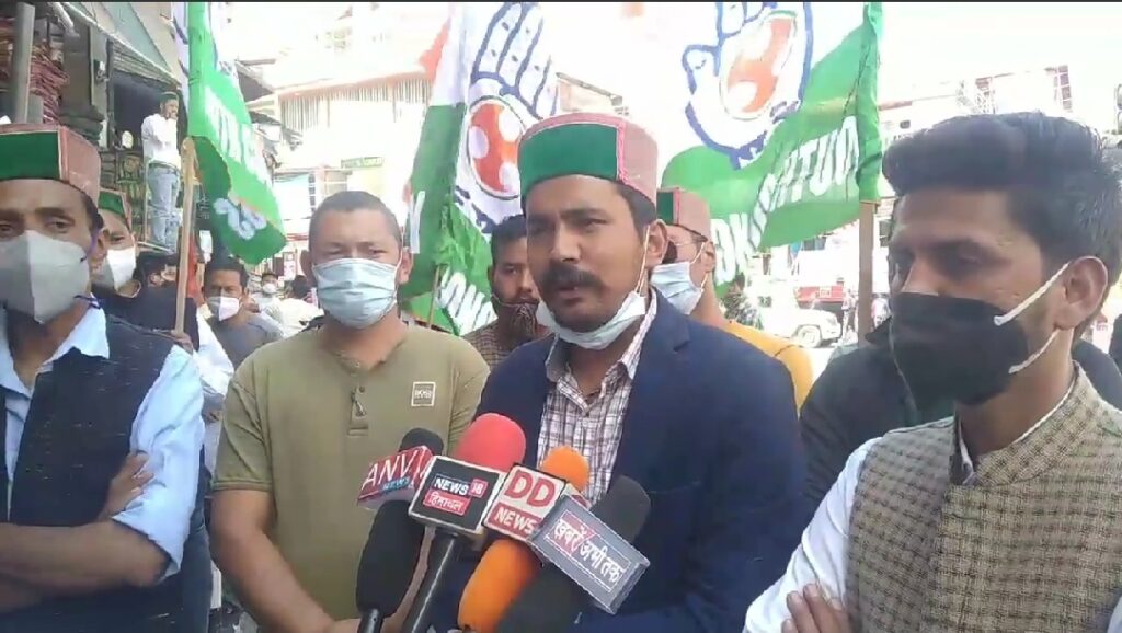 Youth Cong stages Dharna over Fodder scam Youth Cong stages Dharna over Fodder scam HIMACHAL HEADLINES