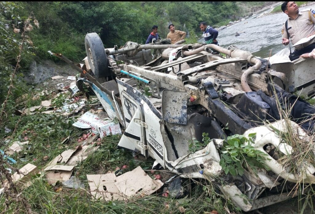 Three dies in road mishap at Theog Three dies in road mishap at Theog HIMACHAL HEADLINES