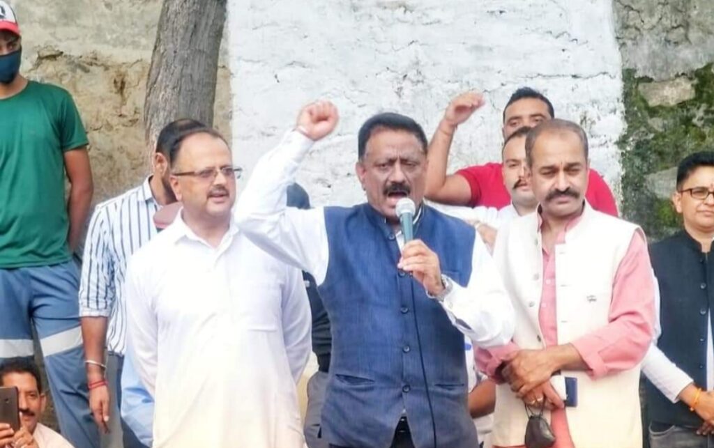 To benifit corporate Himachal Govt silent spectator over crashing apple market :Cong HIMACHAL HEADLINES