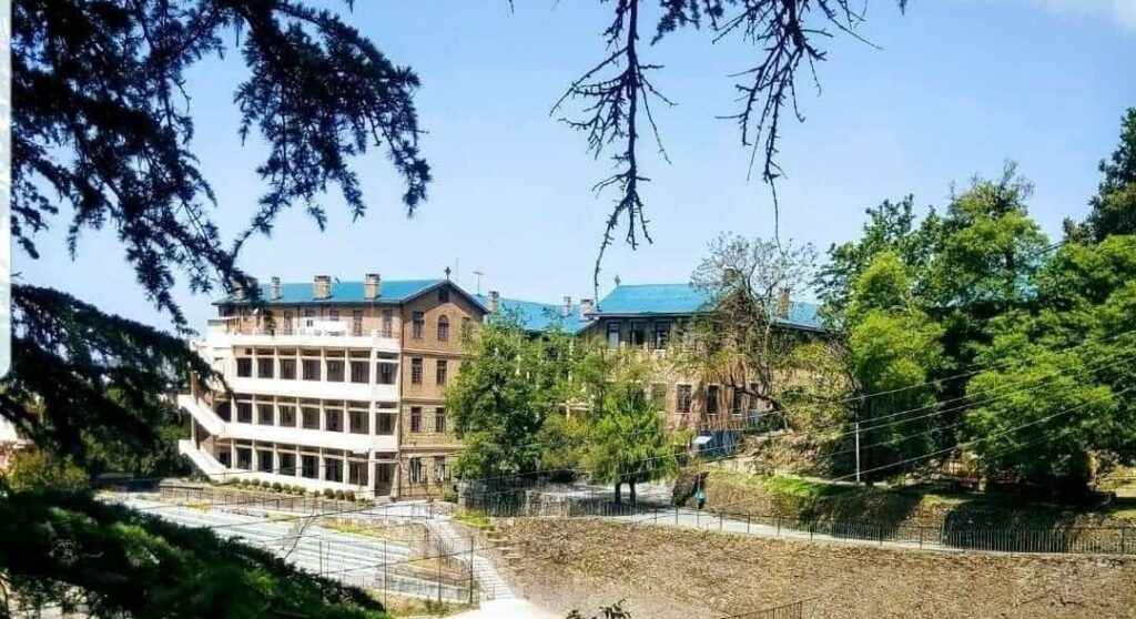 Eighth standard offline classes started in HP School HIMACHAL HEADLINES