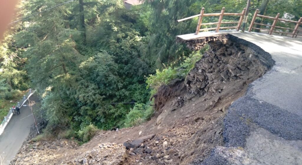 Landslide at Richmond- block Jodha Niwas-US club road in Shimla HIMACHAL HEADLINES