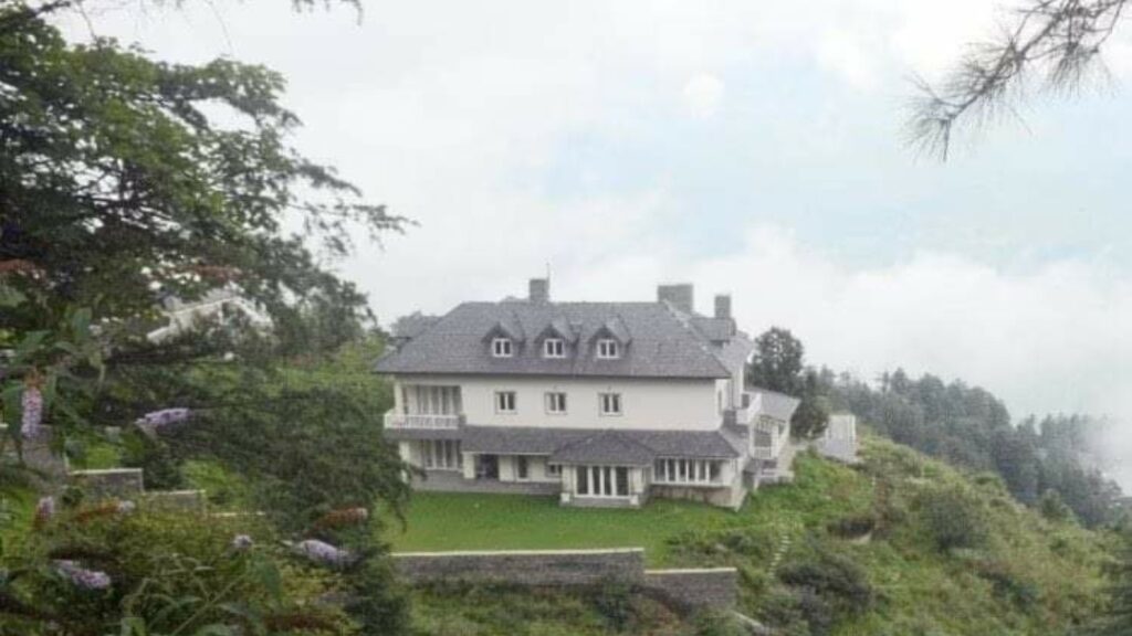 Priyanak Gandhi Vadra arrive at Shimla HIMACHAL HEADLINES