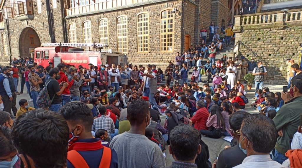 Likhampur overrun on farmers Himachal Kisan Sabha violate 144 in Shimla HIMACHAL HEADLINES