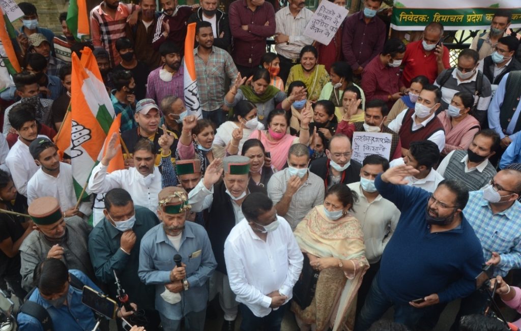 Himachal Cong stages Protest against Lakhimpur killing of farmers HIMACHAL HEADLINES