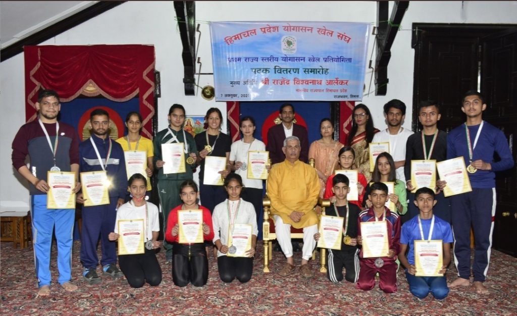 Governor honored the winners of state level Yogasan sports competition HIMACHAL HEADLINES