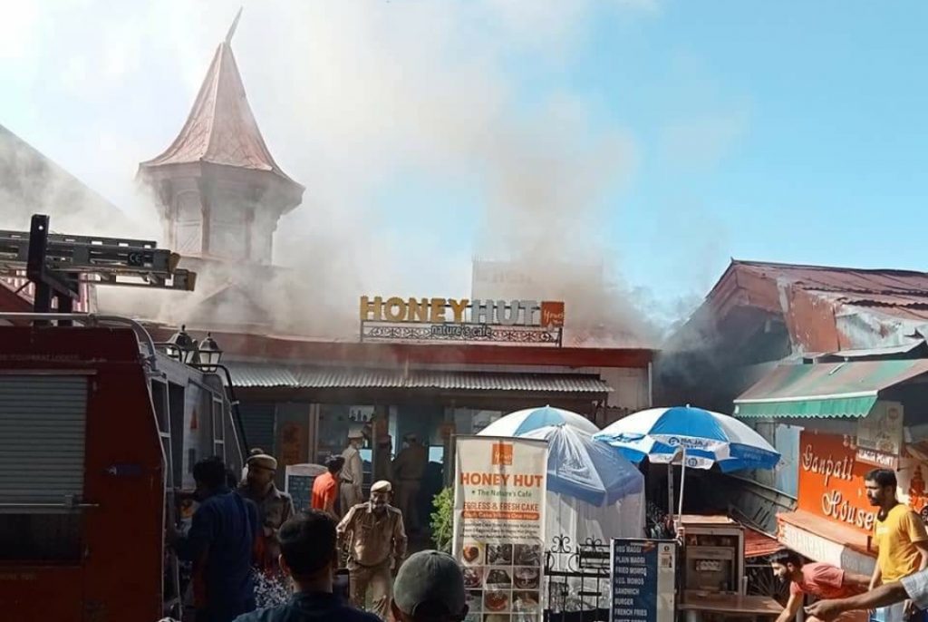 Major fire averted at Shimla Mall Road restaurant Major fire averted at Shimla Mall Road restaurant HIMACHAL HEADLINES