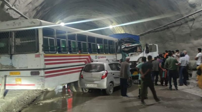 Rash driving in tunnel: One kill left 14 injured HIMACHAL HEADLINES