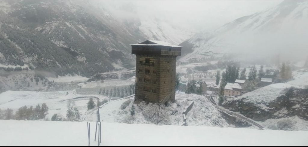 High reaches experiences snowfall in Himachal, Mercury freezes at minus 1.3 degrees at Keylong HIMACHAL HEADLINES