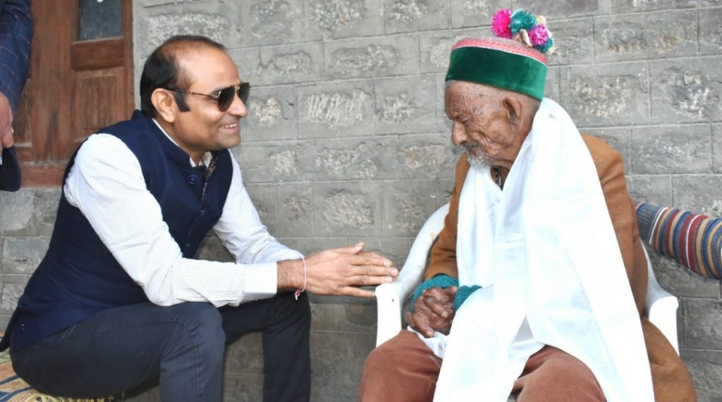 Bye Election for Mandi L S : Election observer call on 1st voter of World's largest Democracy Bye Election for Mandi L S : Election observer call on 1st voter of World's largest Democracy HIMACHAL HEADLINES