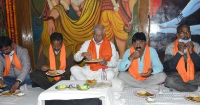 Himachal Governor offers payer at Valmiki temple Krishnanagar HIMACHAL HEADLINES