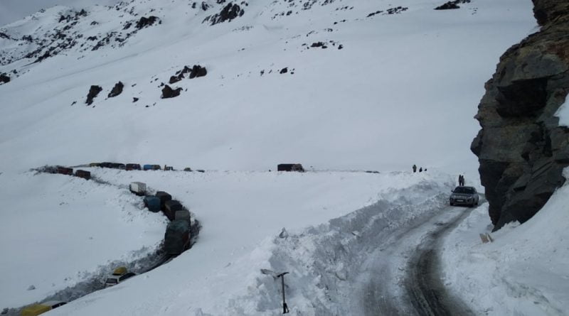 Snowfall in high reaches , Rescue operation to trace five missing trekkers hampering HIMACHAL HEADLINES