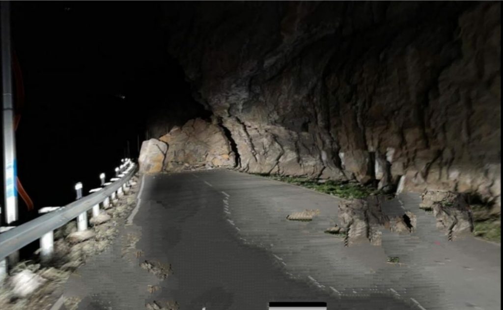 Hindustan Tibet National Highway close after a rock slided on road Hindustan Tibet National Highway close after a rock slided on road HIMACHAL HEADLINES