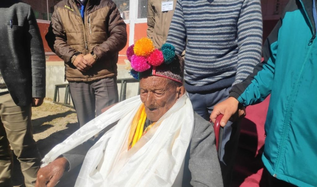 Himachal by election : 38 Per cent polling in 6- hrs HIMACHAL HEADLINES