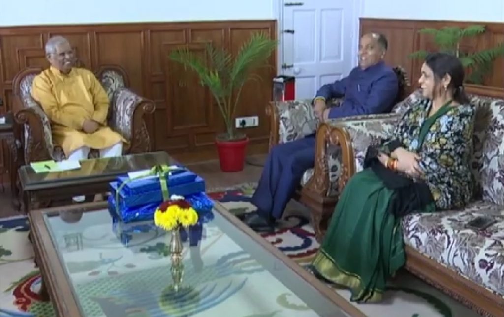 Governor and Chief Minister greet people of Himachal on Deepawali Governor and Chief Minister greet people of Himachal on Deepawali HIMACHAL HEADLINES