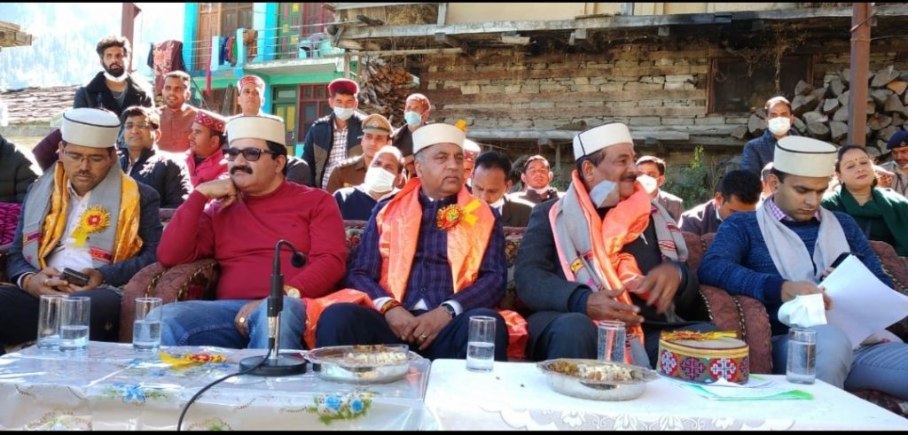CM announces Rs. 1.5 lakh each to 36 fire affected families of Malana CM announces Rs. 1.5 lakh each to 36 fire affected families of Malana HIMACHAL HEADLINES