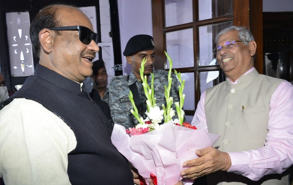Himachal Governor accords warm welcome to LS Speaker at Raj Bhavan Himachal Governor accords warm welcome to LS Speaker at Raj Bhavan HIMACHAL HEADLINES