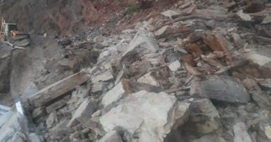 Landslide disrupt vehicular traffic on Hindustant Tibent NH HIMACHAL HEADLINES
