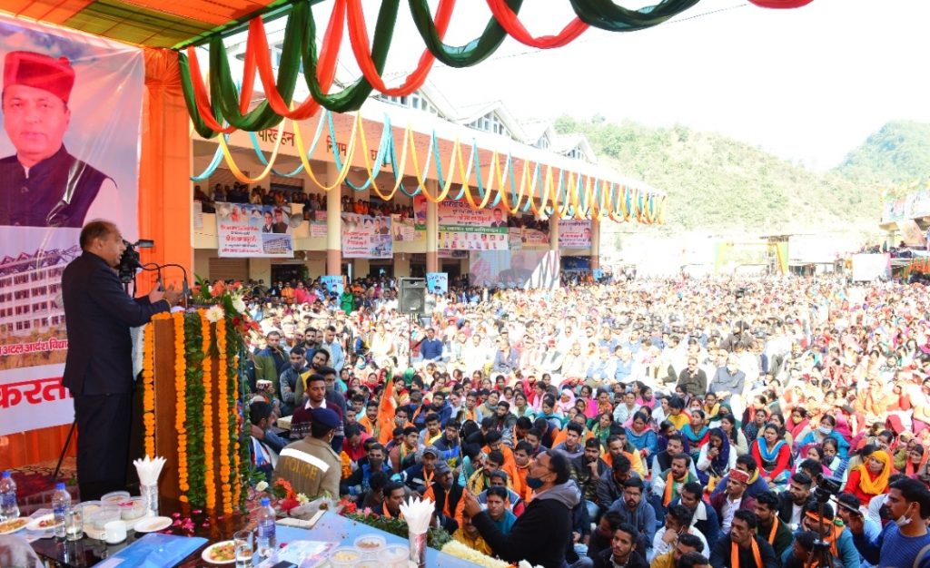 CM inaugurates and lays foundation stones of 96 developmental projects of Rs. 381 crore in Dharampur CM inaugurates and lays foundation stones of 96 developmental projects of Rs. 381 crore in Dharampur HIMACHAL HEADLINES