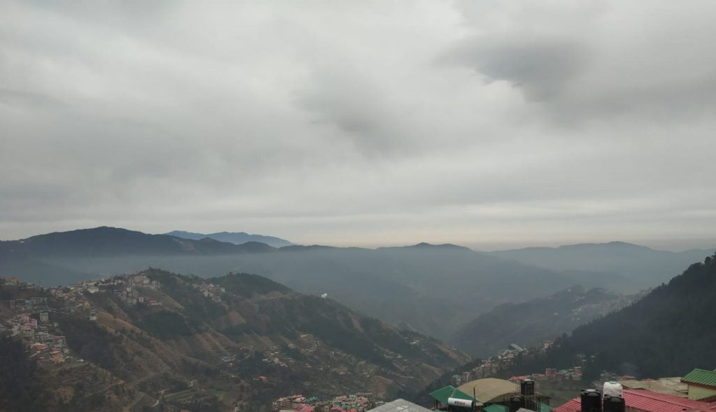Clouds hovering in the Sky : Met Office forecast rain or snowfall in Himachal HIMACHAL HEADLINES
