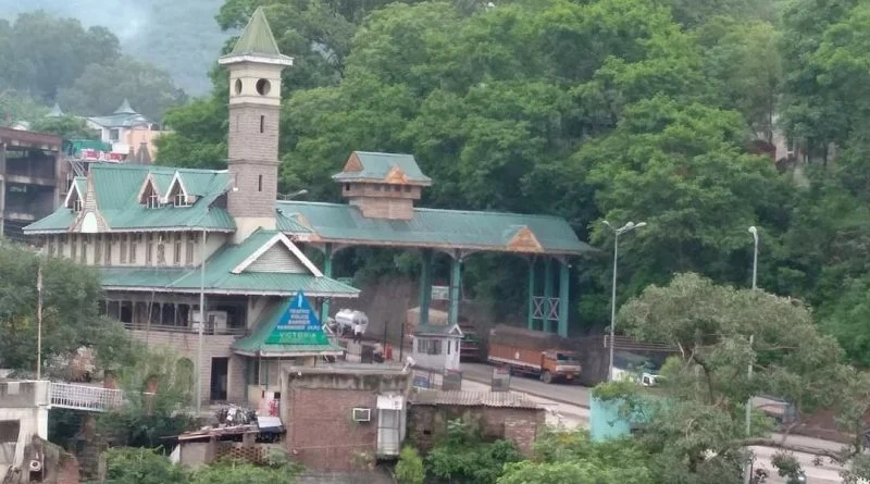 Traveller visiting Himachal from Omicron affected 12 nation to undergo compulsory quarantine HIMACHAL HEADLINES