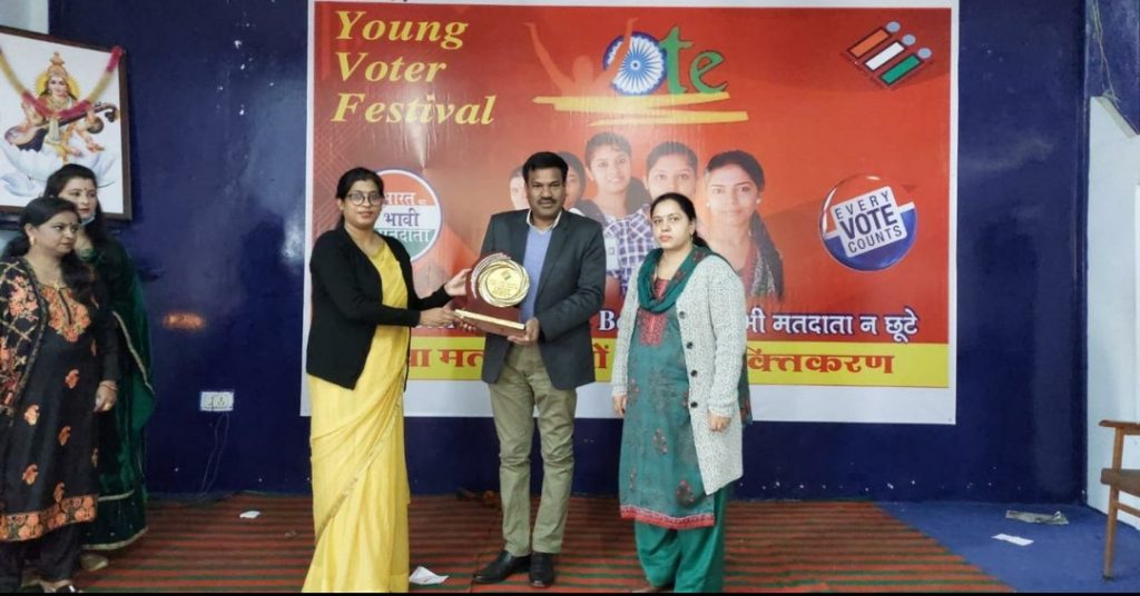 CEO urged young voters to use their franchise CEO urged young voters to use their franchise HIMACHAL HEADLINES