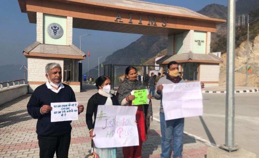 Cases on Police families: Opposition stages Protest in well of house & walked out HIMACHAL HEADLINES