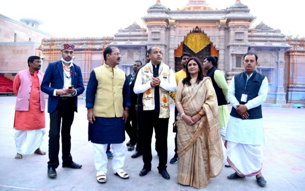 CM pays obeisance at Kashi Vishwanath temple CM pays obeisance at Kashi Vishwanath temple HIMACHAL HEADLINES