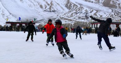 395 children learning ice hockey skill in freezing temperature of Kaza HIMACHAL HEADLINES