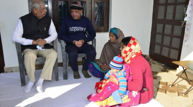 Governor met family members of martyr Vivek Kumar HIMACHAL HEADLINES