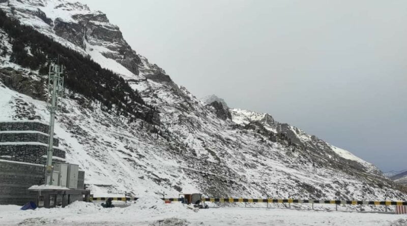 High reaches of Lahaul Spiti experiences light snowfall HIMACHAL HEADLINES