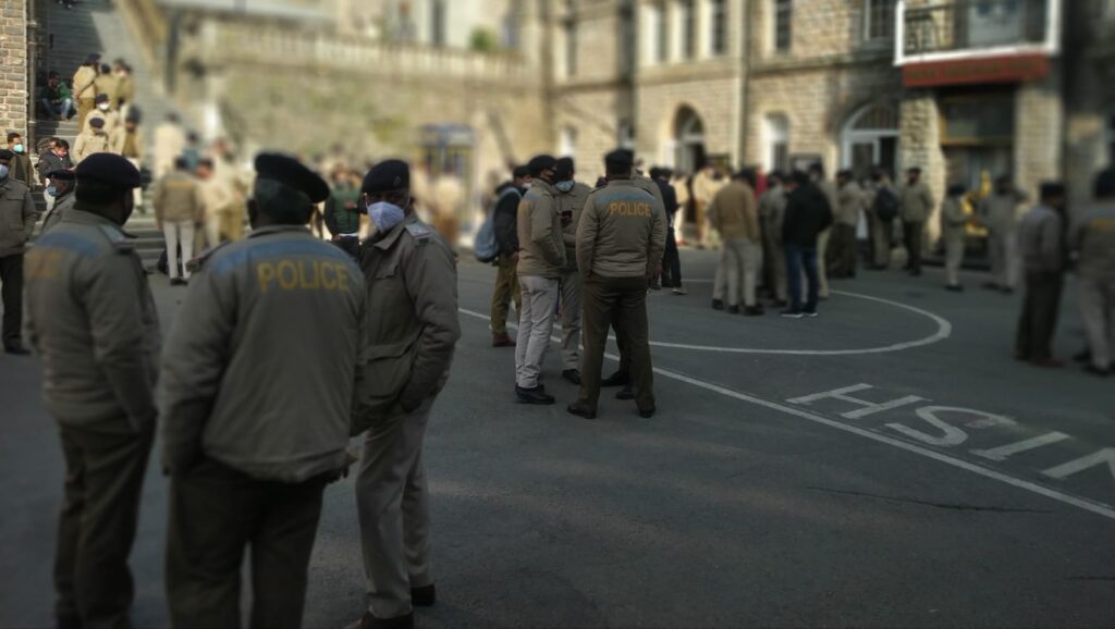 HC extends anticipatory bail to SHO wanted in corruption case HC extends anticipatory bail to SHO wanted in corruption case HIMACHAL HEADLINES