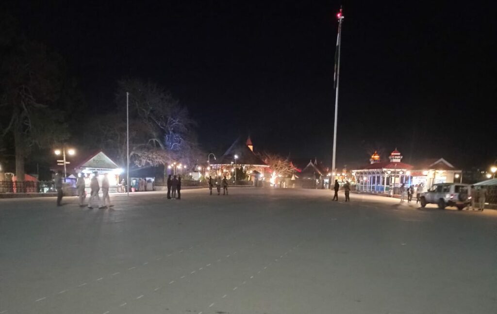 New year celebration at Shimla : Historic Ridge and Mall evacuate over Covid concern New year celebration at Shimla : Historic Ridge and Mall evacuate over Covid concern HIMACHAL HEADLINES