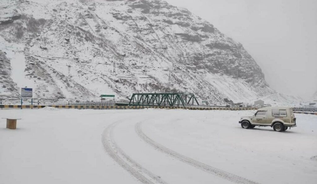 High reaches of Lahaul Spiti experiencing light snowfall HIMACHAL HEADLINES