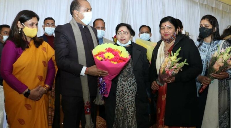 People from all walks of life greet CM on his birthday HIMACHAL HEADLINES