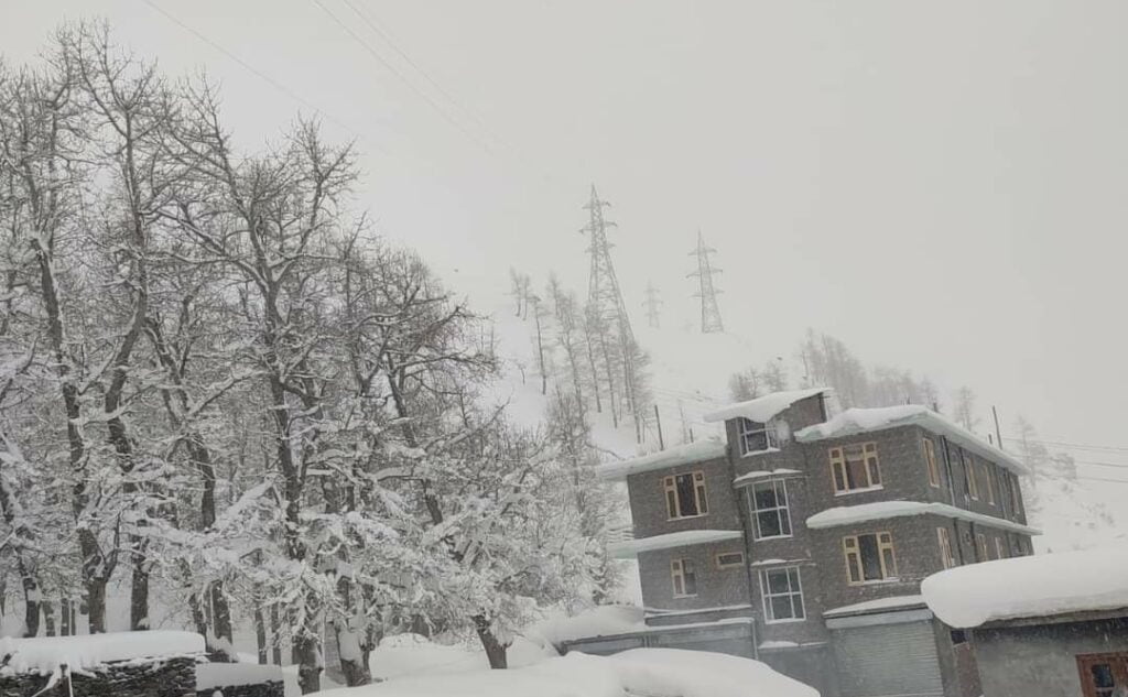 IMD issue yellow alert of heavy rain or snow HIMACHAL HEADLINES