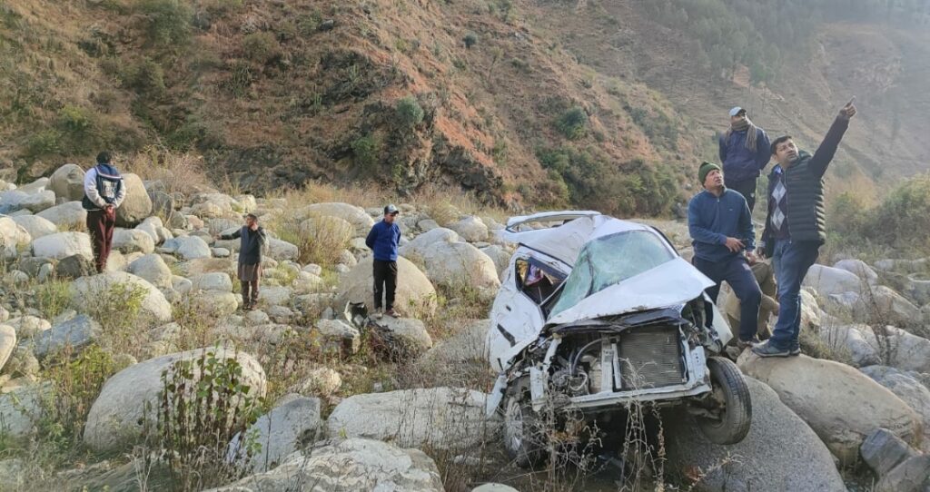 Two die in road mishaps Two die in road mishaps HIMACHAL HEADLINES