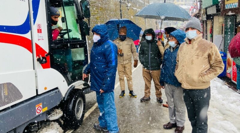 DCs direct Admin to clear snowfall from Shimla town HIMACHAL HEADLINES