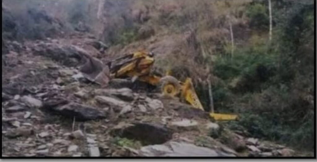 4 laborer die in an Excavator mishap 4 laborer die in an Excavator mishap HIMACHAL HEADLINES