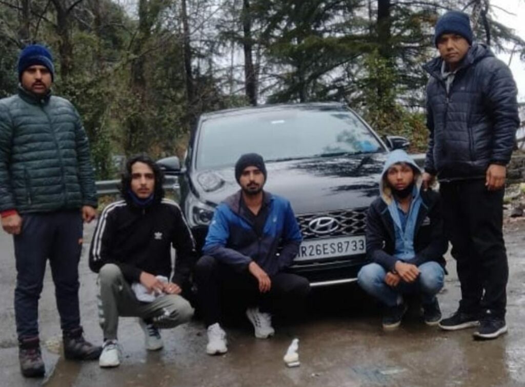 Three held for carrying Chitta HIMACHAL HEADLINES